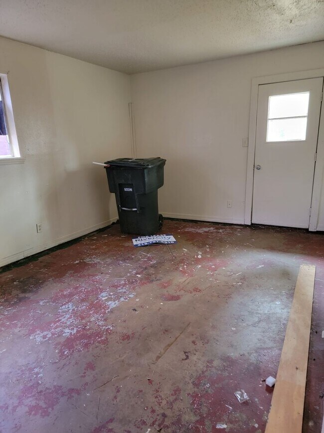 Building Photo - 6411 Frondosa Dr