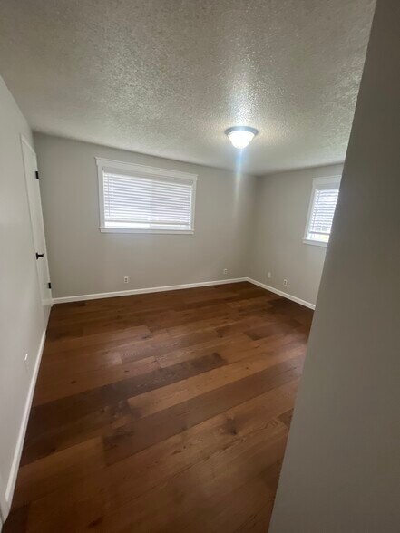 Building Photo - 13079 Avon Allen Rd