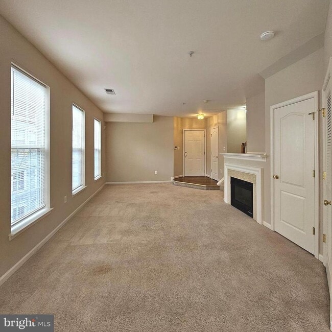 Building Photo - 5098 English Terrace