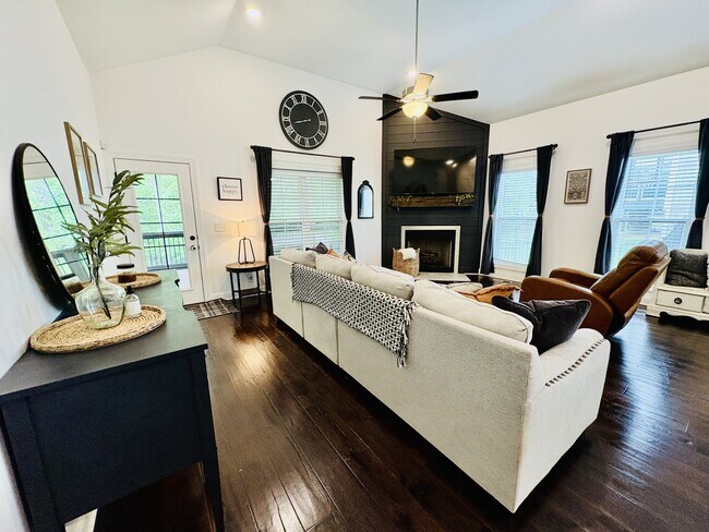 Building Photo - 1268 Easthaven Dr