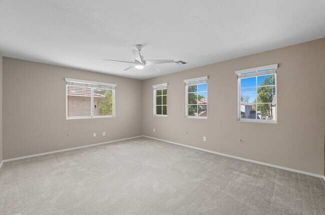 Building Photo - Stunning 3-bedroom, 2.5-bathroom home in t...