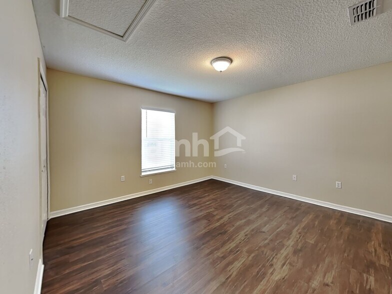 Building Photo - 11971 Cherry Creek Rd