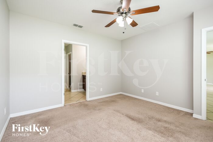 Building Photo - 4748 Rockvale Dr