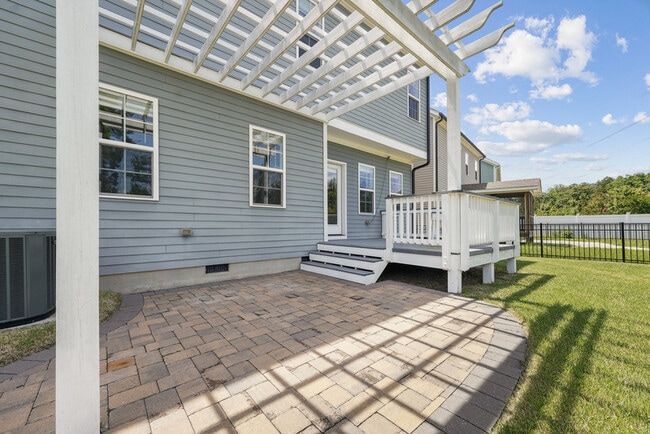 Building Photo - 444 Beacon Ridge Blvd