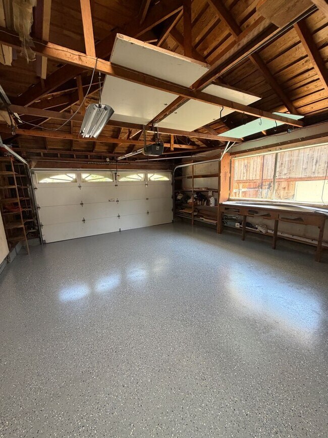 Building Photo - 5333 Parejo Dr