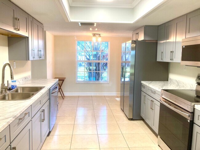 Building Photo - 2 bedroom, 2.5 bath condo in "The Islands"