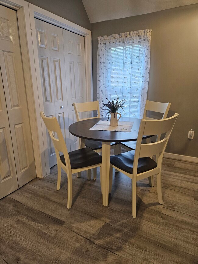 Building Photo - 115 W 5th Ave