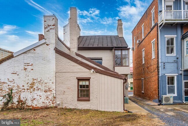 Building Photo - 315 E Patrick St