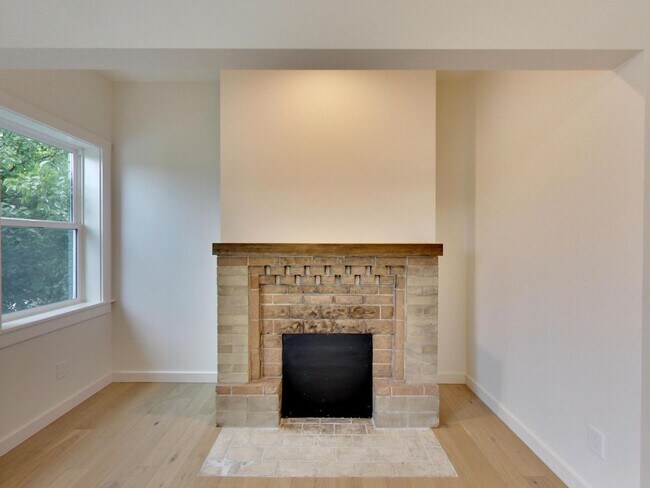Building Photo - 1140 AB Chula Vista Ave