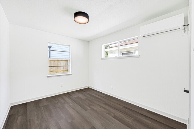 Building Photo - 8701 Bertwood St