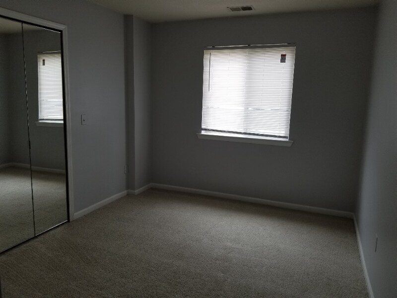 Building Photo - 2482 Eagles Cir