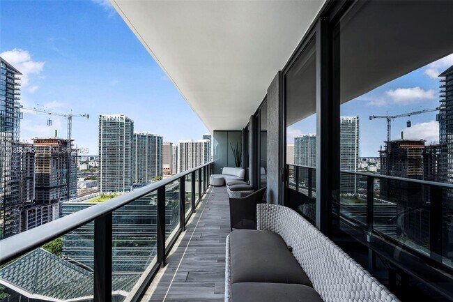 Building Photo - 801 S Miami Ave