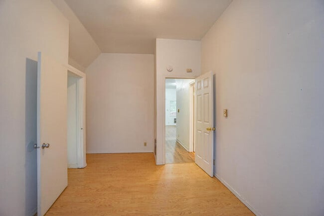 Building Photo - COUNTRY LIVING JUST OUTSIDE Of washougal