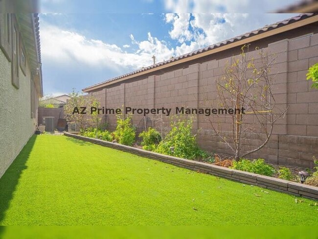 Building Photo - 16512 W Desert Ln