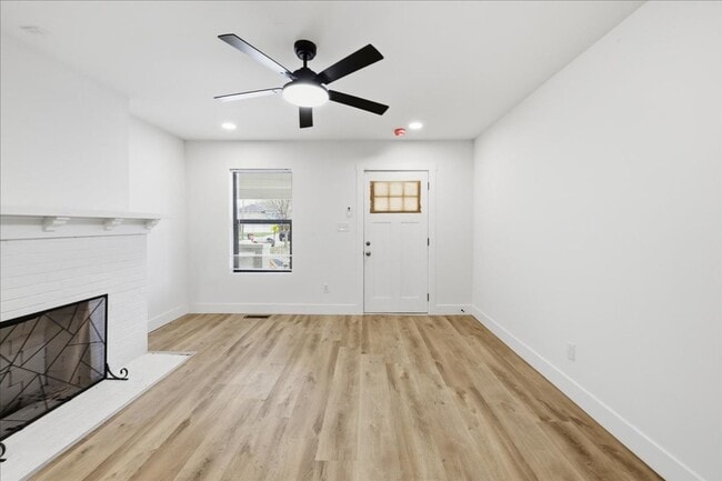 Building Photo - 1036 N Parker Ave