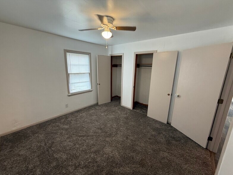Building Photo - 1009 S Wells St