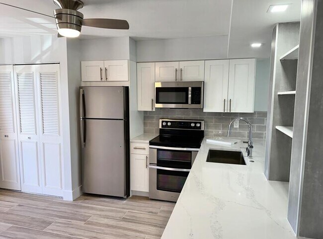 Building Photo - 14527 Bonaire Blvd