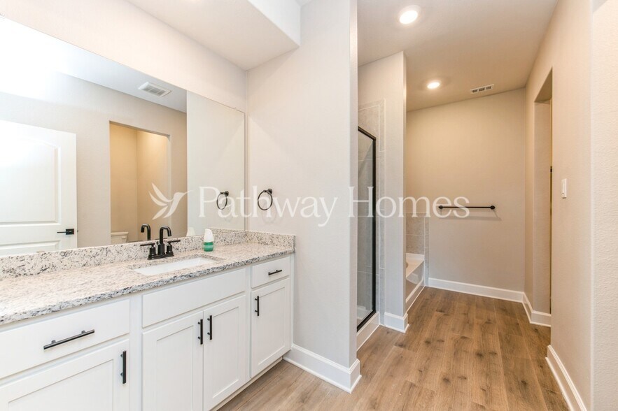 Building Photo - 619 Brookside Dr
