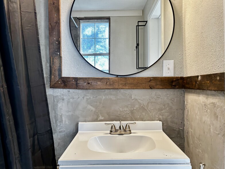 Building Photo - 721 N Texas St