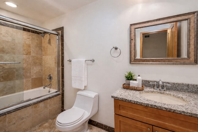 Building Photo - 4839 S Forrestville Ave