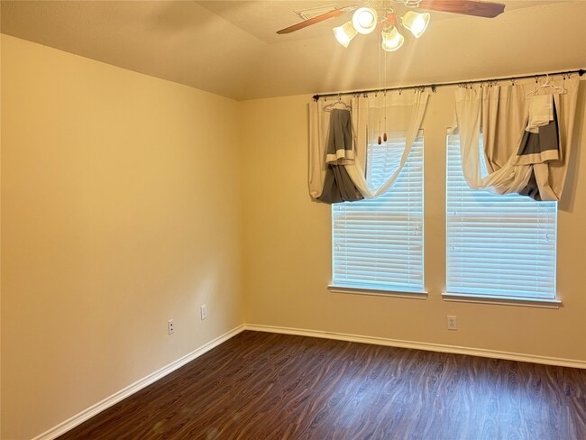 Building Photo - 9614 Ashwood Valley Dr