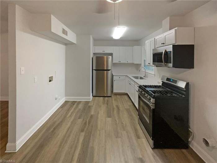 Building Photo - 4043 Larkspur Pl