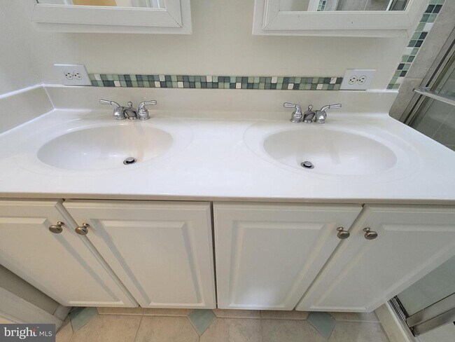 Building Photo - 8809 Lew Wallace Rd