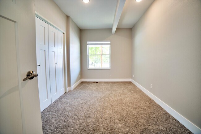 Building Photo - 3004 West St