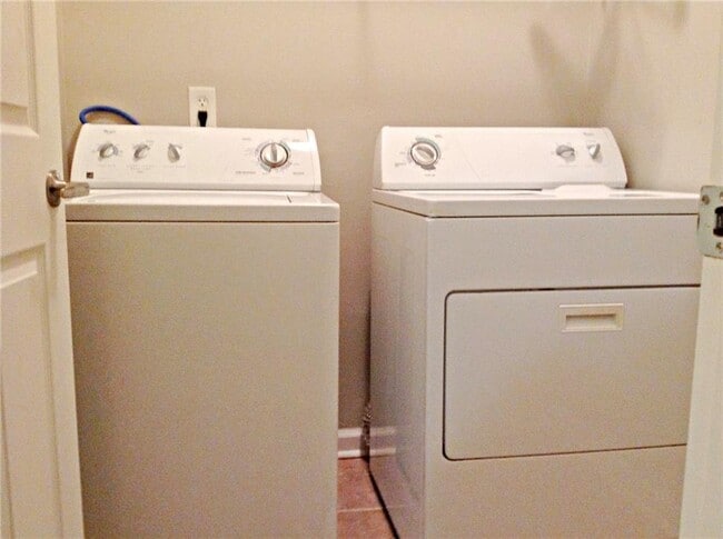 Building Photo - 218 Barfield Ave SW