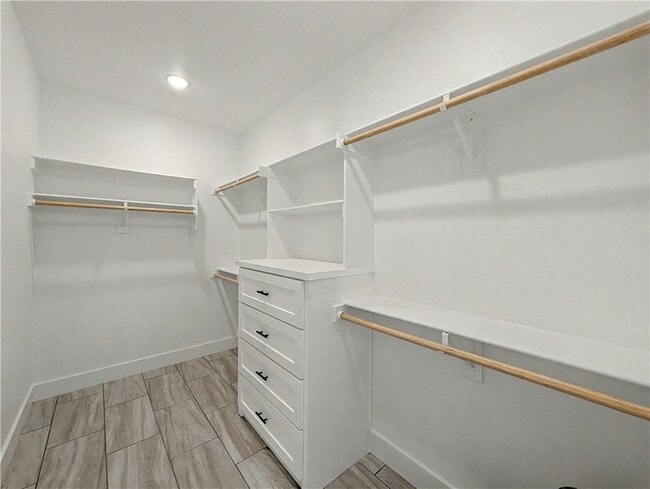 Building Photo - 6807 SW Basswood Ave