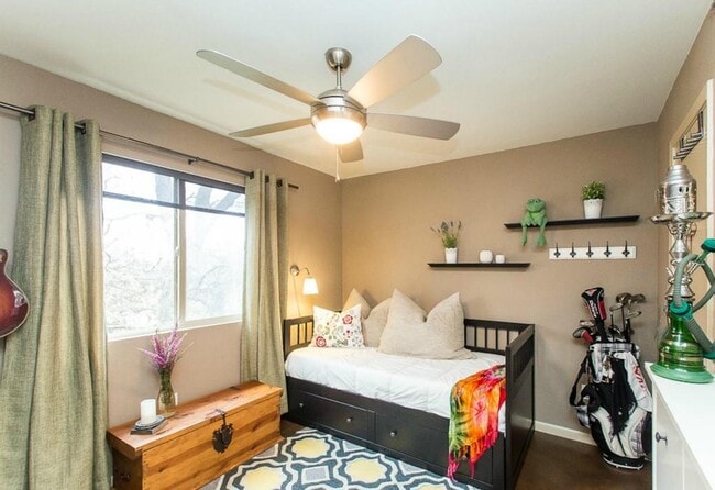 Building Photo - 41 Waller St