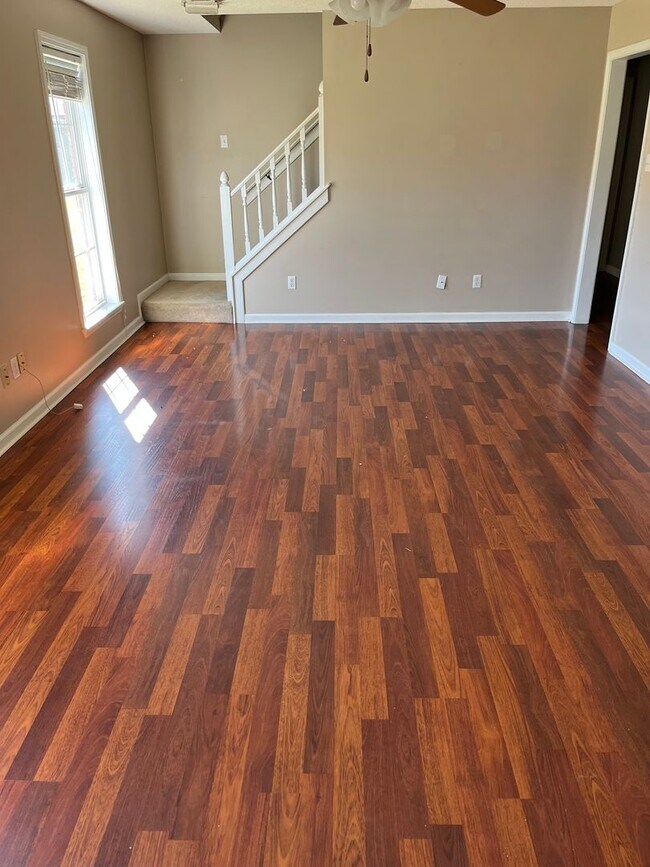 Building Photo - Corner Lot