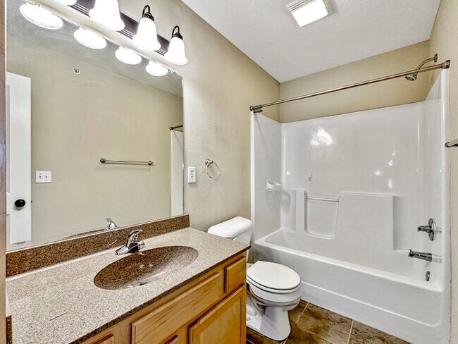 Building Photo - 203 NE 45th Ln