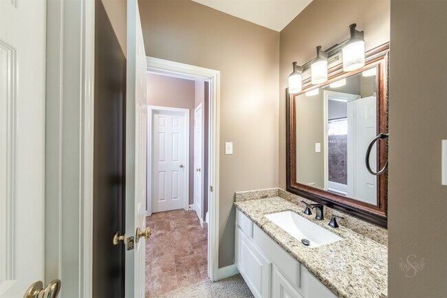 Building Photo - 22823 Roberts Run Ln