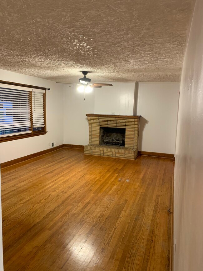 Building Photo - 110 Fairview Cir N