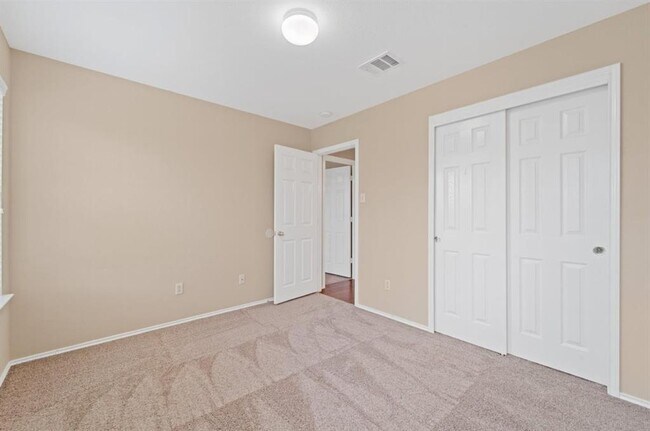 Building Photo - 909 Remington Dr