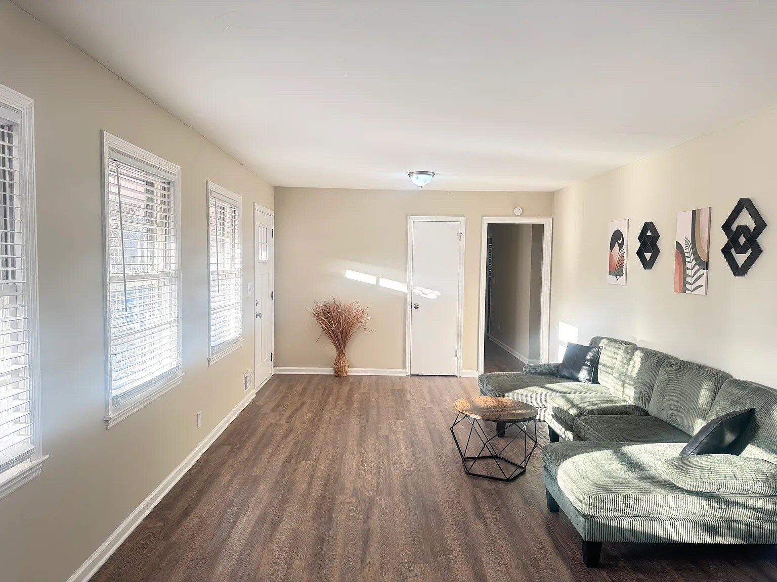 Building Photo - Room in House on Union Rd SW