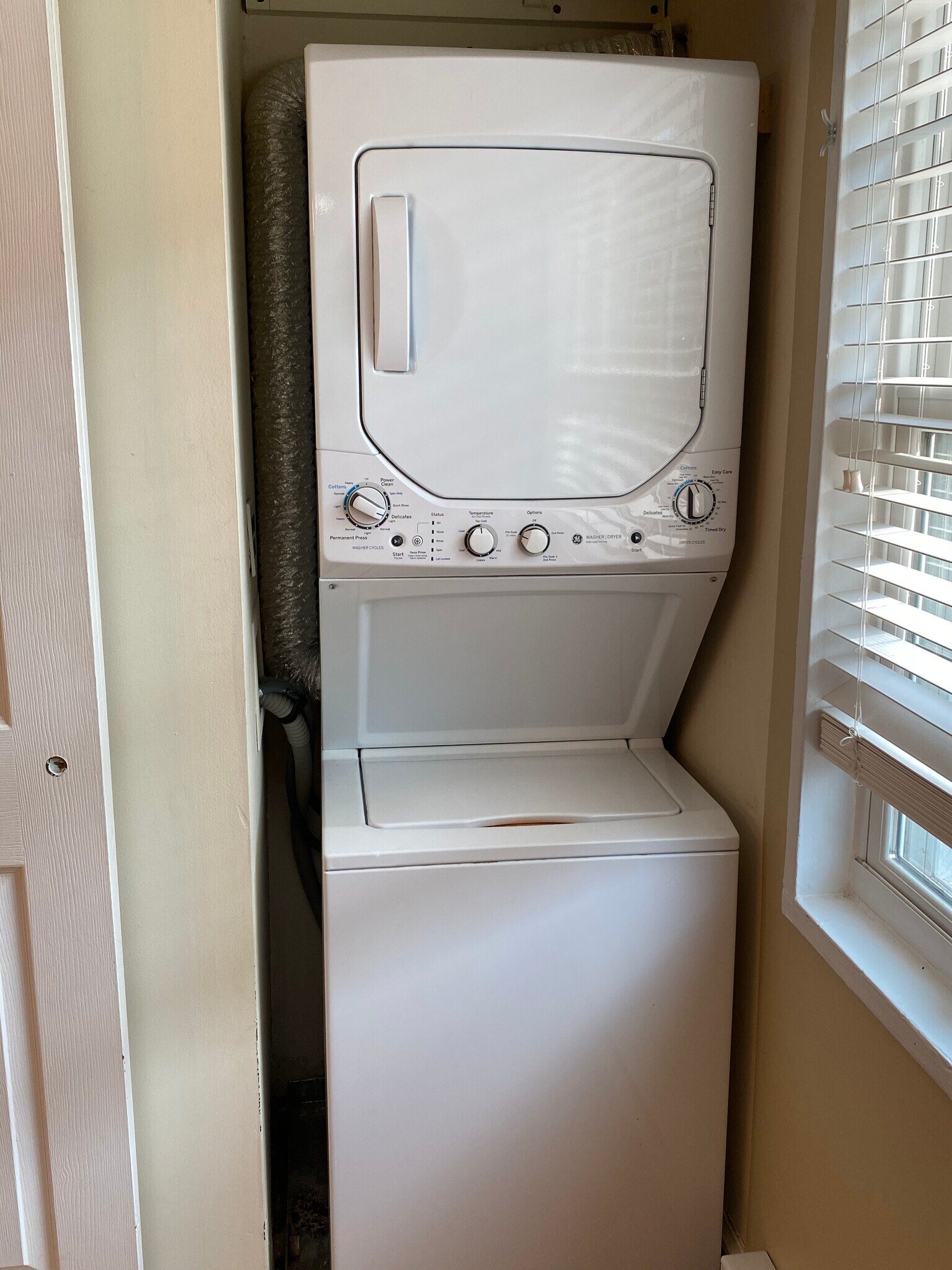 Building Photo - 1628 W Abingdon Dr