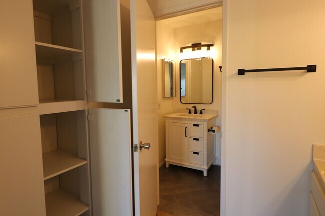 Building Photo - Rice Ranch Condo