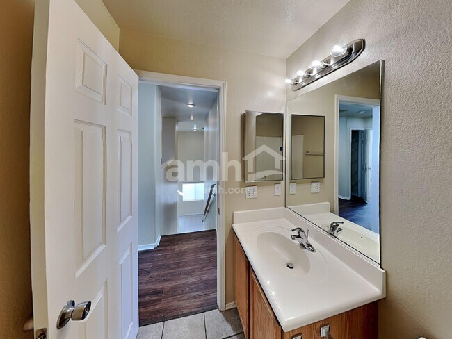 Building Photo - 9318 Aventurine Ct