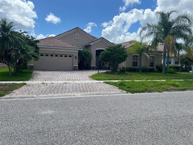 Building Photo - 3535 Somerset Cir