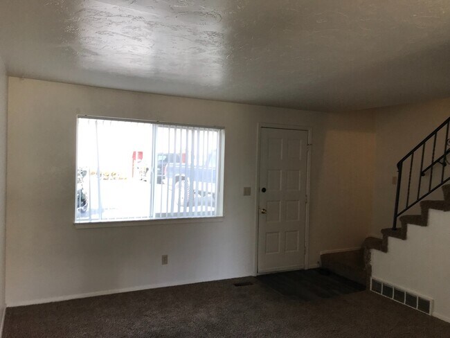 Building Photo - 1220 S Juniper St