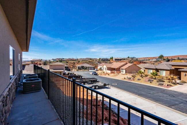 Building Photo - Townhome available in Millcreek Springs with a community pool!