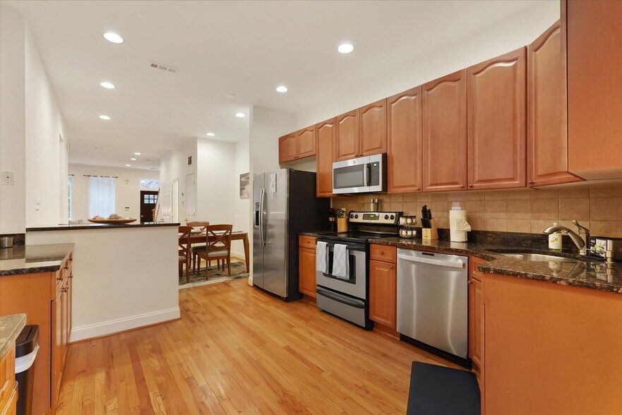 Building Photo - 229 8th St NE