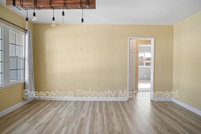 Building Photo - 5960 Nagel St