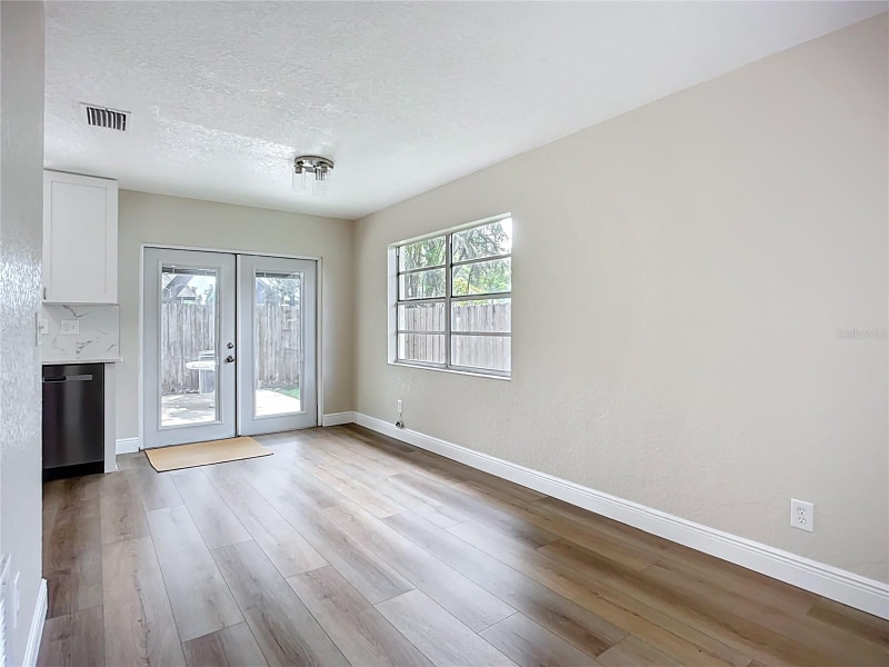 Building Photo - 6511 3rd Ave NE