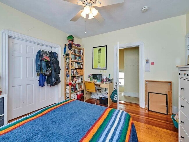 Building Photo - 48 Wordsworth St