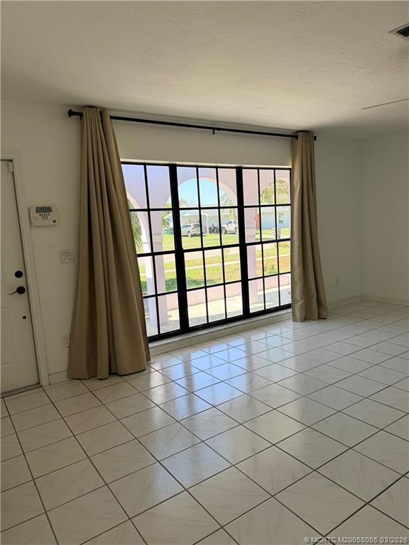 Building Photo - 761 SW Ravenswood Ln