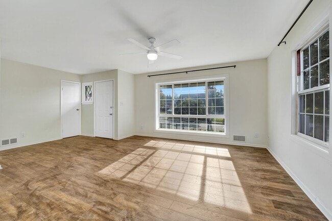 Building Photo - Impressive Home - Remodeled throughout!