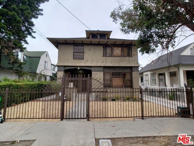 Primary Photo - 2108 Oak St
